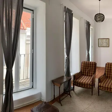 アパート Cozy Apt. 10 Min. Walking Distance From Downtown. リスボン