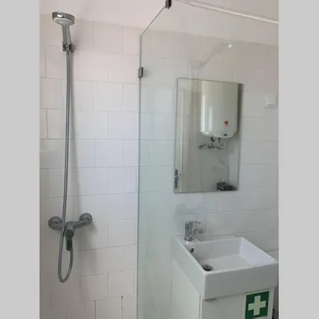 Cozy Apt. 10 Min. Walking Distance From Downtown. * リスボン