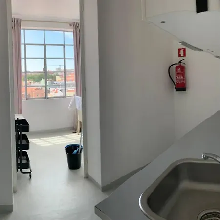 アパート Cozy Apt. 10 Min. Walking Distance From Downtown. リスボン